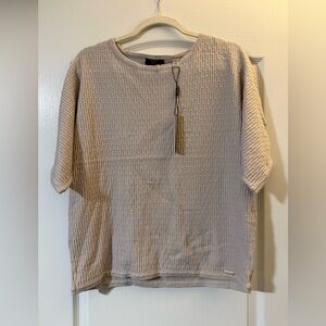 T Tahari Women’s Greige Textured Shirt. NWT. Size Large.